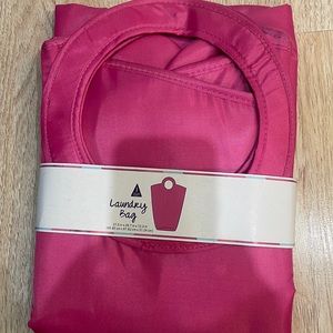 Pop up laundry bag